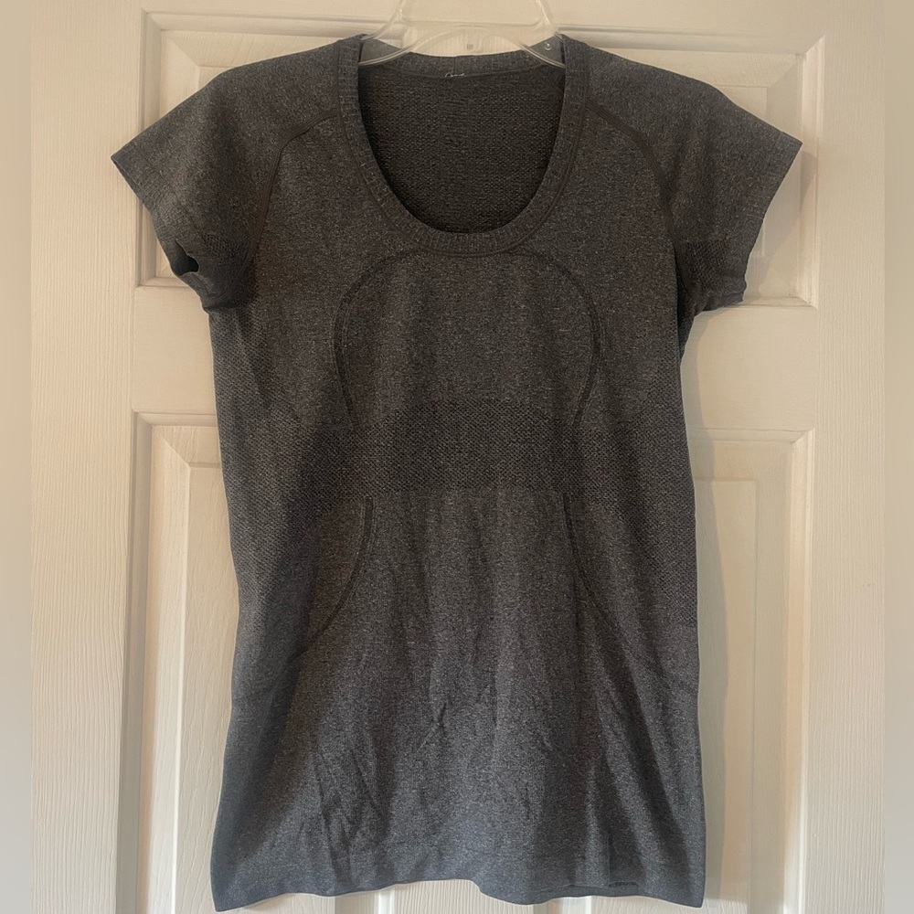 Lulu Lemon Women's Gray Short Sleeve Top